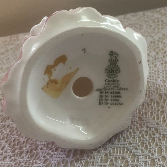 Retired Vintage Authentic Royal Doulton Figurine Cookie Girl Rolling Pin HN 2218 - Picture 6 of 7